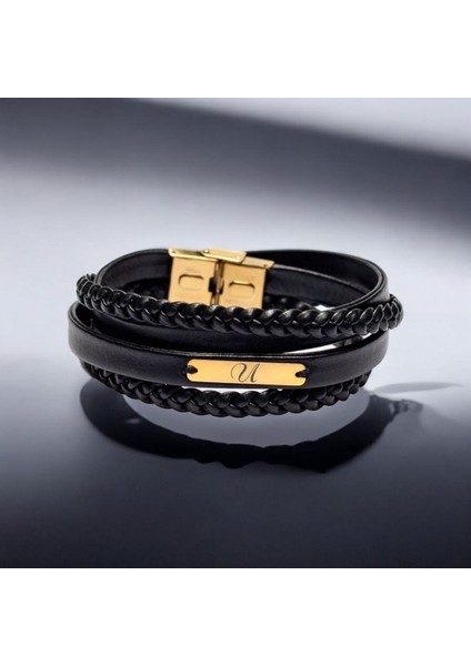 Şık Tasarımıyla Dikdörtgen Motifli, Siyah Deri Örgülü ve 14 Ayar Altın Plakalı Harfe Özel Bileklik