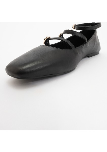 Glımmer Siyah Deri Bilekten Bağlamalı Küt Burun Kadın Babet Ayakkabı modelleri
