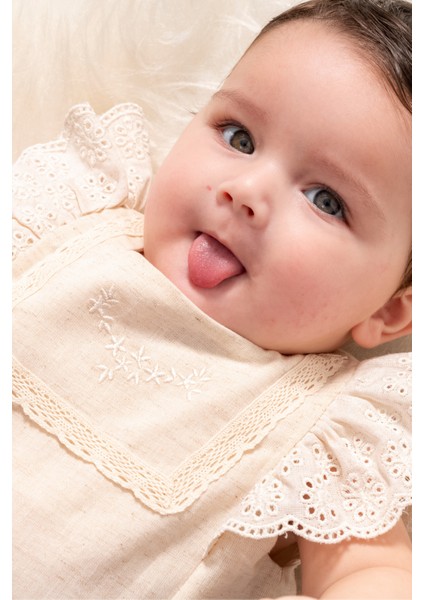 Fırfırlı Dantelli 2’li Şortlu Yazlık Özel Gün ve Günlük Kullanım Kız Bebek Takım modelleri