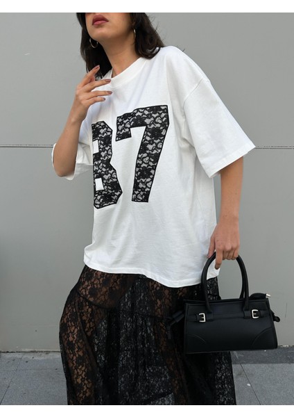 Kadın Ekru Dantel Nakışlı Oversize T-Shirt 29055 modelleri
