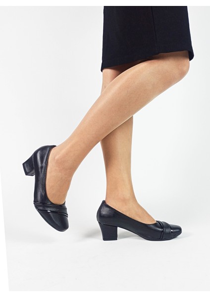 Siyah Renk Fincan Kısa Kalın Topuk Anne Topuklu Ayakkabı modelleri