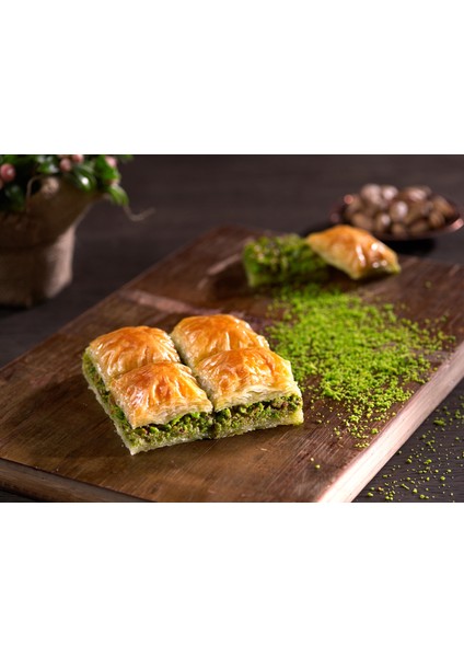 Kuru Baklava Tepside Antep Fıstıklı
