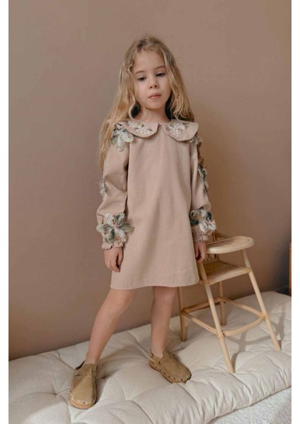 Dokulu Çiçek Işlemeli Kız Çocuk Gabardin elbise - Bej