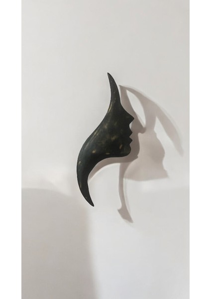 El Yapımı Ahşap Oyma Siyah Kadın Yüzü Figürü Duvar Dekoru 11 x 28 cm