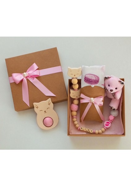 Hoşgeldin Bebek, Yenidoğan Kız Bebek Isimli Emzik Askısı Hediye Seti fırsatları