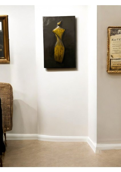 El Yapımı Ahşap Oyma Kadın Figürlü Dekoratif Tablo Modern Sanatsal Duvar Dekoru ve Tablo 22 x 35 cm