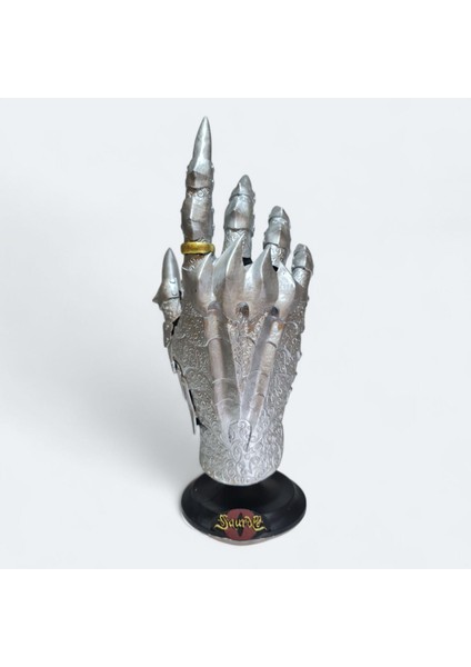 Efendisi : Sauron Un Eli