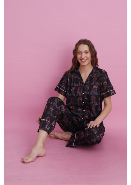 Kadın Kısa Kollu Desenli Yakalı Düğmeli Pijama Takımı