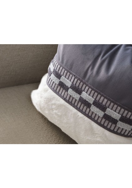 Home Premium Biyeli Tavşan Tüyü & Punch Işlemeli Tekli Dekoratif Özel Tasarım Kırlent Kılıfı modelleri