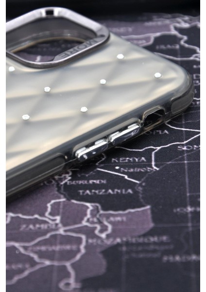 iPhone 11 Uyumlu Baklava Desenli Pırlanta Taşlı Sert Kapak Kılıf Gri fırsatları