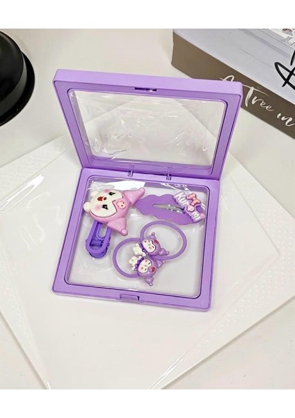 Kız Çocuk Sanrio Kuromi Lastikli Toka Pensli Yan Toka Dört Adet Mor Renk Kutulu Toka Seti