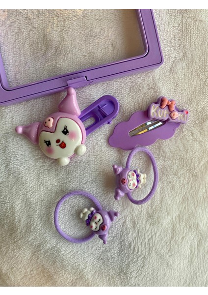 Kız Çocuk Sanrio Kuromi Lastikli Toka Pensli Yan Toka Dört Adet Mor Renk Kutulu Toka Seti