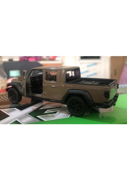 Oyuncak Metal Model Jeep 1 / 36 Çek Bırak Yeşil Rubicon Gladiatör fırsatları