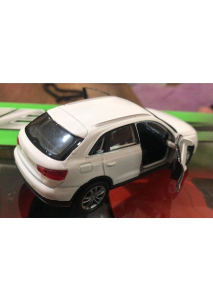 Oyuncak Model Metal Araba 1/36 Çek Bırak Beyaz Audi Q3 Jeep modelleri