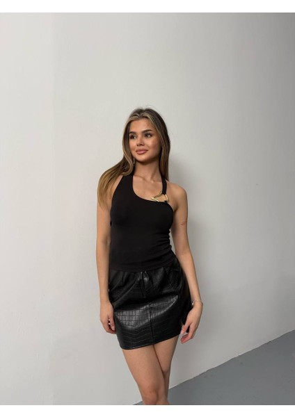 Tek Omuz Tokalı Dalgıç Kumaş Crop Bluz