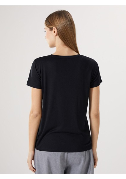 Lcwaıkıkı Classic Bisiklet Yaka Pul Payet Işlemeli Kadın Tişört fırsatları