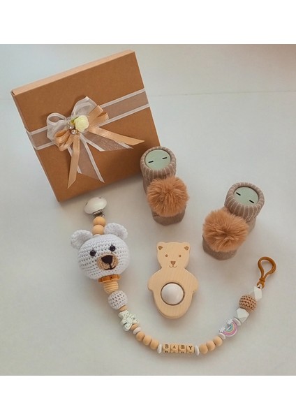 Hoşgeldin Bebek, Unisex, Yenidoğan Bebek, Beyaz Örgü Ayıcık Isimli Emzik Askısı Hediye Seti modelleri