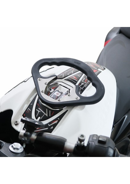 Bajaj Pulsar Ns 200 2011-2024 Uyumlu Depo Üstü Artçı Tutamak Siyah modelleri