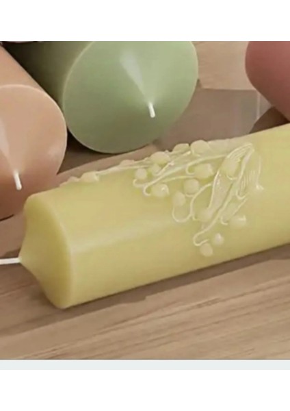 Zambak Kabartmalı Silindir Mum