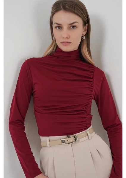 938 Büzgü Detaylı Dik Yaka Sandy Bluz - Bordo