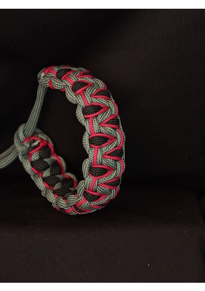 Paracord Gri Ejderha Işlemeli Bileklik