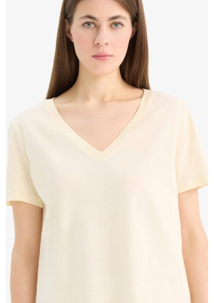Regular Fit V Yaka Basic Düz Penye Kısa Kollu Tişört W9578AZ25SP