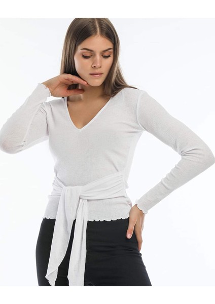 Kadın V Yaka Kemer Detay Bluz