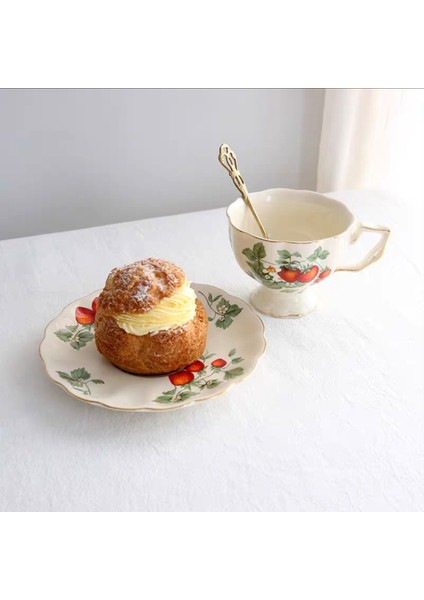 Vintage Ingiliz Ikindi Çayı Fincanları Avrupa Kahve Fincanları ve Tabakları Seti Seramik Fincanlar Çay Izi Altın Fincanlar Çay Seti Ikindi Çayı Fincanları (Yurt Dışından) fiyatları