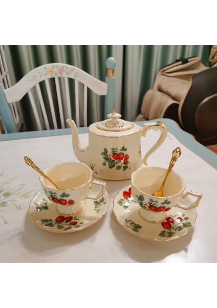 Vintage Ingiliz Ikindi Çayı Fincanları Avrupa Kahve Fincanları ve Tabakları Seti Seramik Fincanlar Çay Izi Altın Fincanlar Çay Seti Ikindi Çayı Fincanları (Yurt Dışından) indirimleri