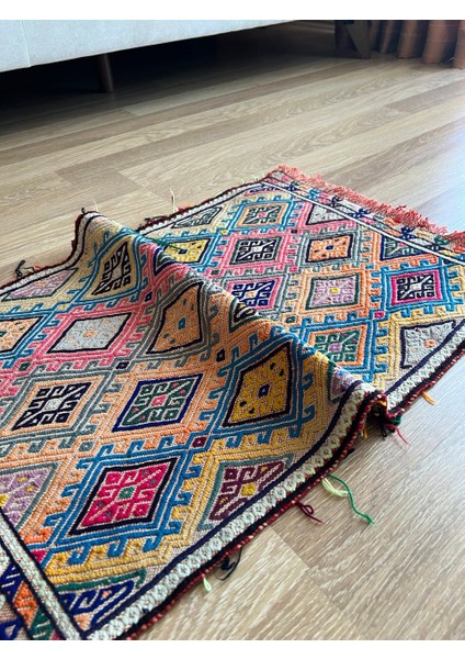 49 x 77 cm Eşsiz El Dokuma Türk Kilimi, Vintage Yün Halı, Harika Renkli Anadolu El Yapımı Yün Kilim, Geleneksel Kilim fırsatları