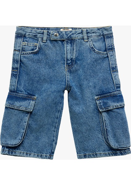 Pamuklu Kapaklı Cep Detaylı Denim Şort