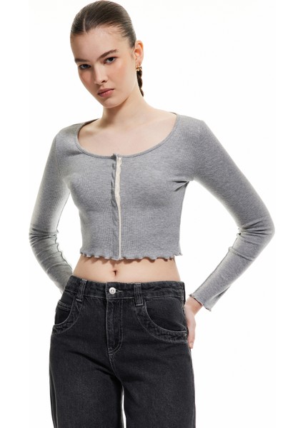 Çıt Çıt Düğmeli Yuvarlak Yaka Uzun Kollu Slim Fit Crop Tişört