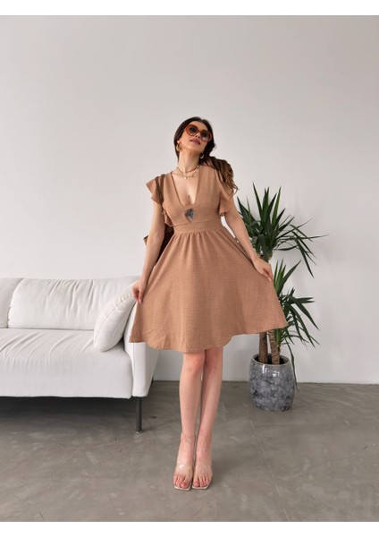 Göğüs Dekolteli Kolları Volanlı Elbise modelleri