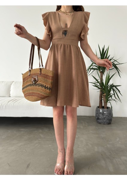 Göğüs Dekolteli Kolları Volanlı Elbise fırsatları