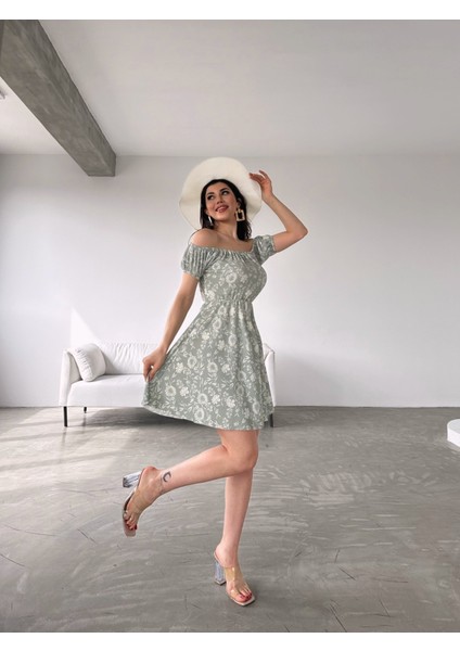 Madonna Yaka Çiçek Desenli Krinkıl Elbise