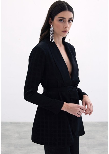 Kare Desenli Kuşaklı Ceket - Siyah fırsatları