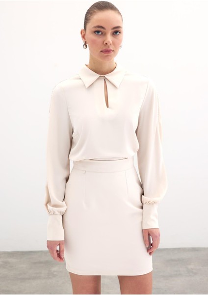 Kolları Inci Detaylı Bluz - Bej