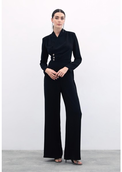 Fiyonk Aksesuarlı Krep Tulum - Siyah