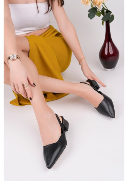 BA04490 Siyah Kadın Lastikli Kısa Klasik 3 cm Topuklu Ayakkabı.38
