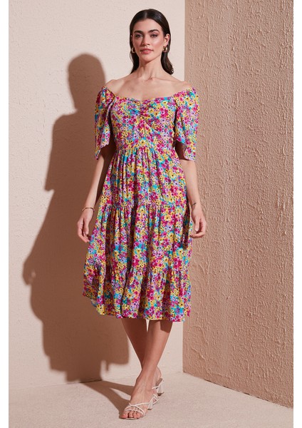 Desenli Oversize Fit Carmen Yaka Büzgü Detaylı Midi Boy Elbise Bayan Elbise 67810557 fiyatları