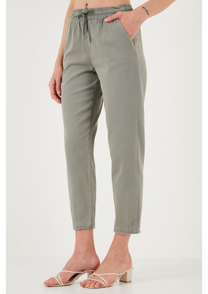 Pamuklu Normal Bel Regular Fit Düz Paça Pantolon Bayan Pantolon 668YP42282S4 indirimleri