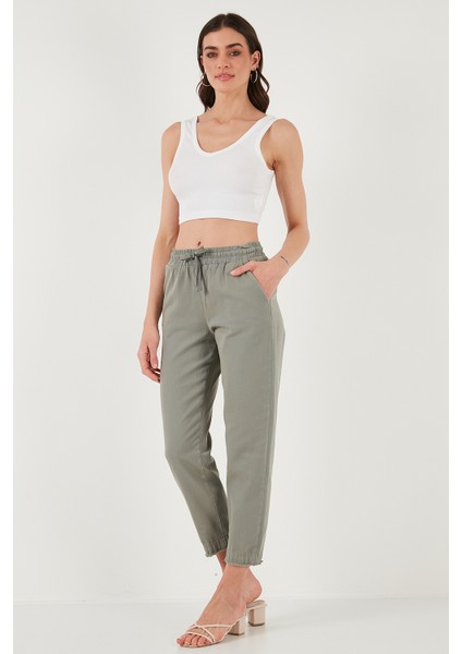 Pamuklu Normal Bel Regular Fit Düz Paça Pantolon Bayan Pantolon 668YP42282S4