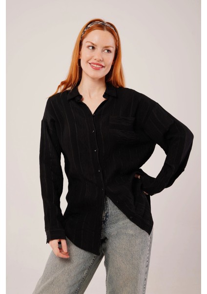 Hakim Yaka Çizgili Cep Detaylı Siyah Gömlek