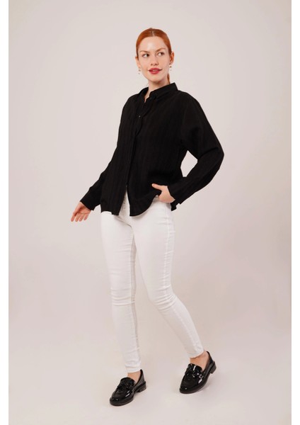 Düğmeli ve Çizgi Detaylı Siyah Gömlek fiyatları