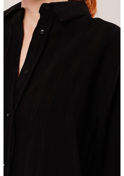 Düğmeli ve Çizgi Detaylı Siyah Gömlek fırsatları