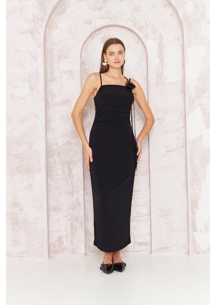 Kadın Siyah Gül Detaylı Bodycon Askılı Midi Elbise DM1053