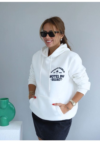 Beyaz Sırt Baskı Detay Kapşonlu Sweat modelleri