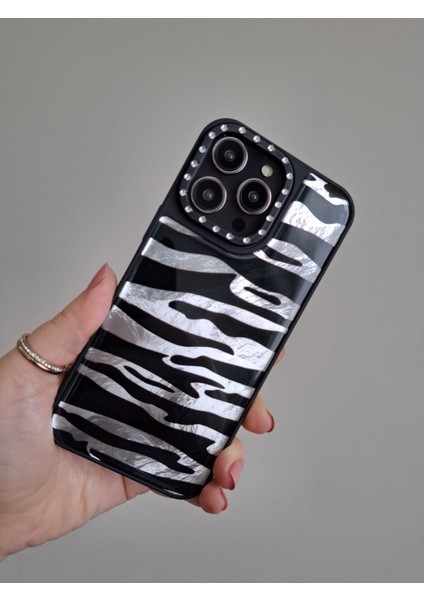 iPhone 14 Pro Max Uyumlu Leopar Desenli Taşlı Kamera Çıkıntılı Kaliteli Lüks Kılıf