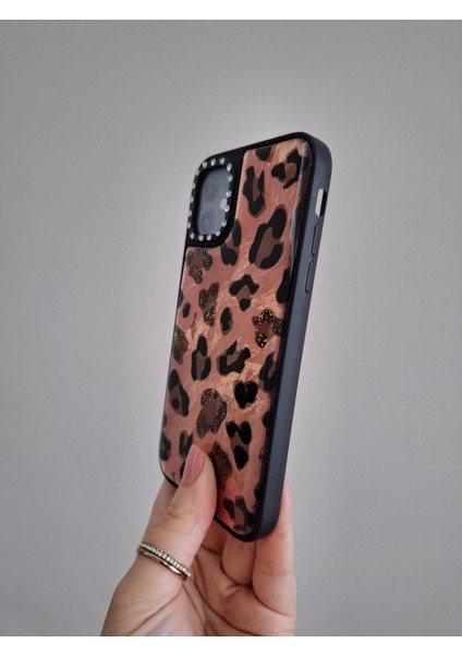iPhone 11 Uyumlu Leopar Desenli Taşlı Kamera Çıkıntılı Kaliteli Lüks Kılıf fırsatları