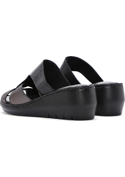 Kadın Siyah Dolgu Topuklu Deri Comfort Terlik 25SFD320218